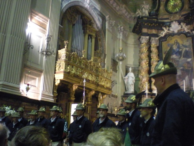 Il coro SMALP si esibisce all'Adunata Nazionale Alpini 2011